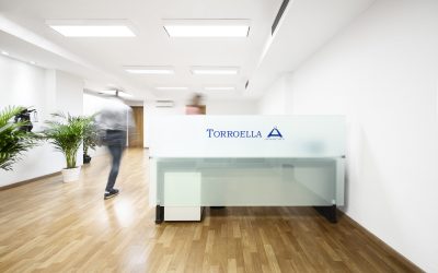 L’Audiència Provincial de Madrid (Secció 8a) estima el recurs de Torroella Advocats per falta de claredat del sistema d’amortització i arxiva una execució hipotecària (Auto 48/2026, 9/02/2026)